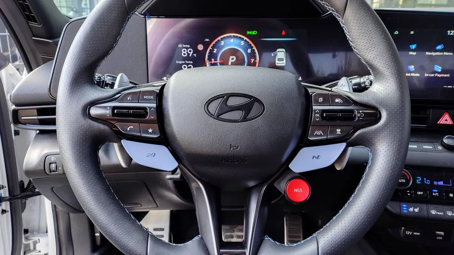 HYUNDAI Elantra -