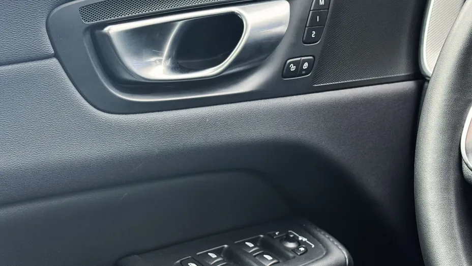 VOLVO XC60 XC60 B4 B Plus Dark aut