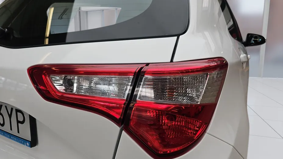 TOYOTA Yaris Yaris 1.5 Active