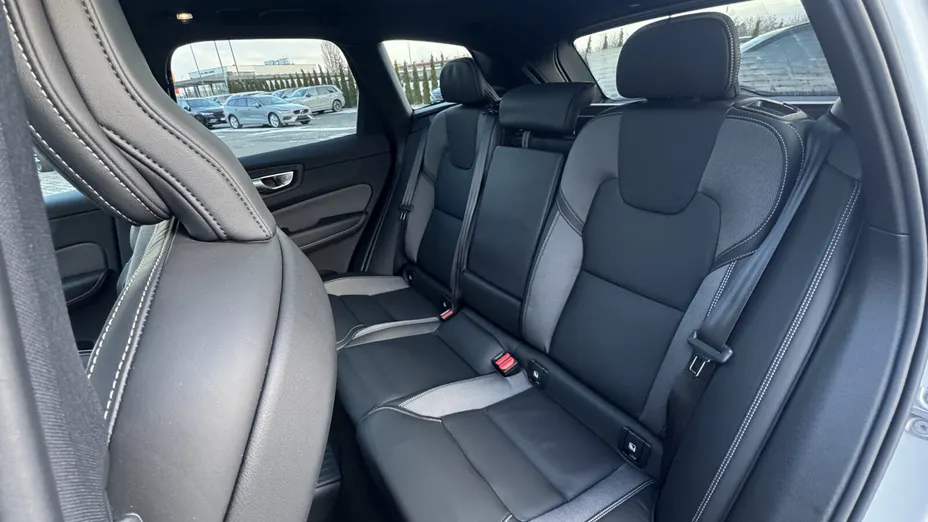 VOLVO XC60 XC60 T8 Plug-In Hybrid AWD Ultra Dark aut