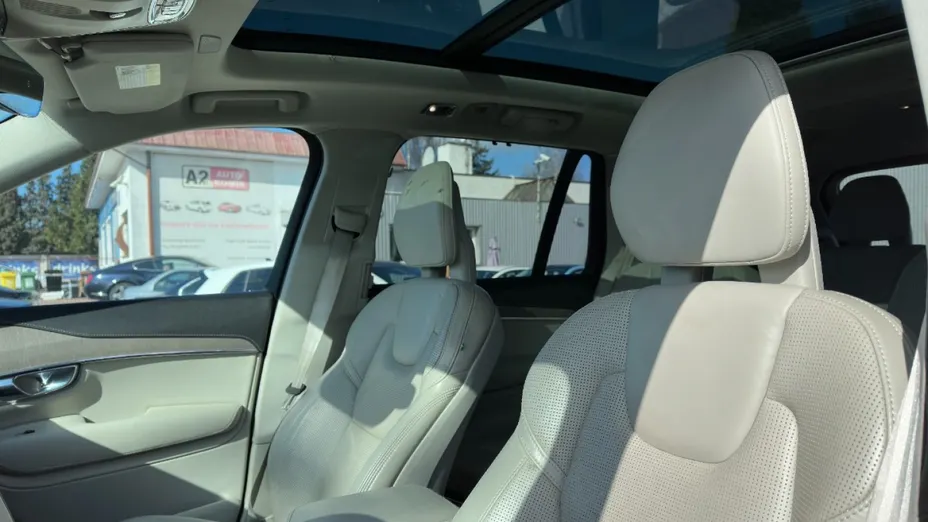 VOLVO XC90 -
