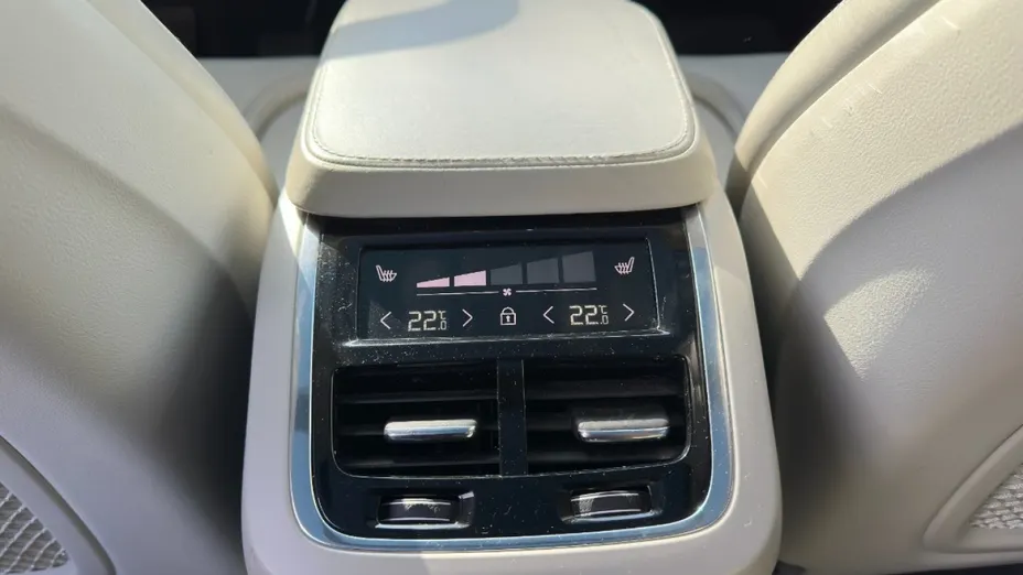 VOLVO XC90 -