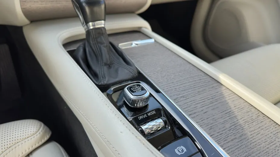 VOLVO XC90 -