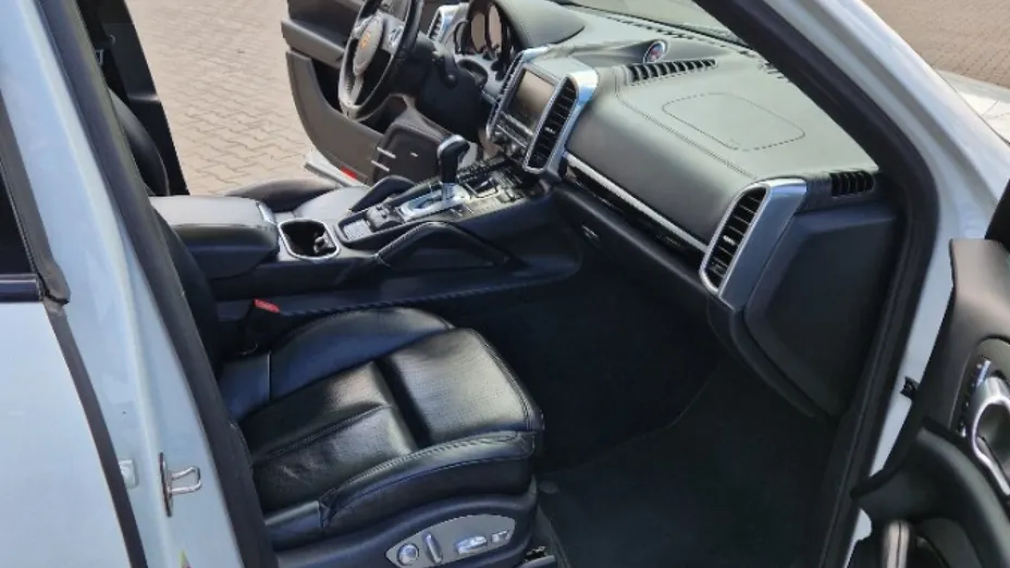 PORSCHE Cayenne -