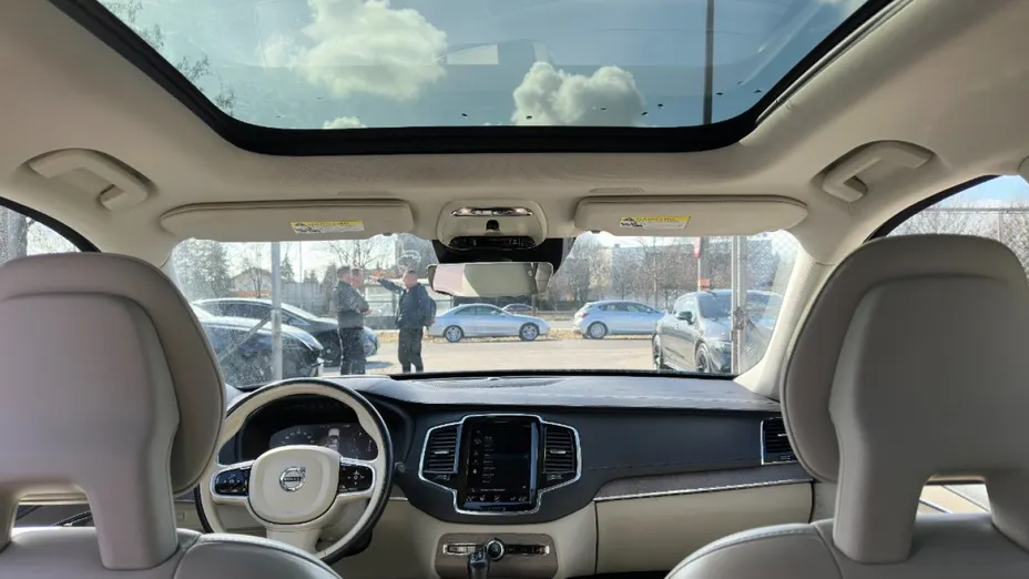 VOLVO XC90 -