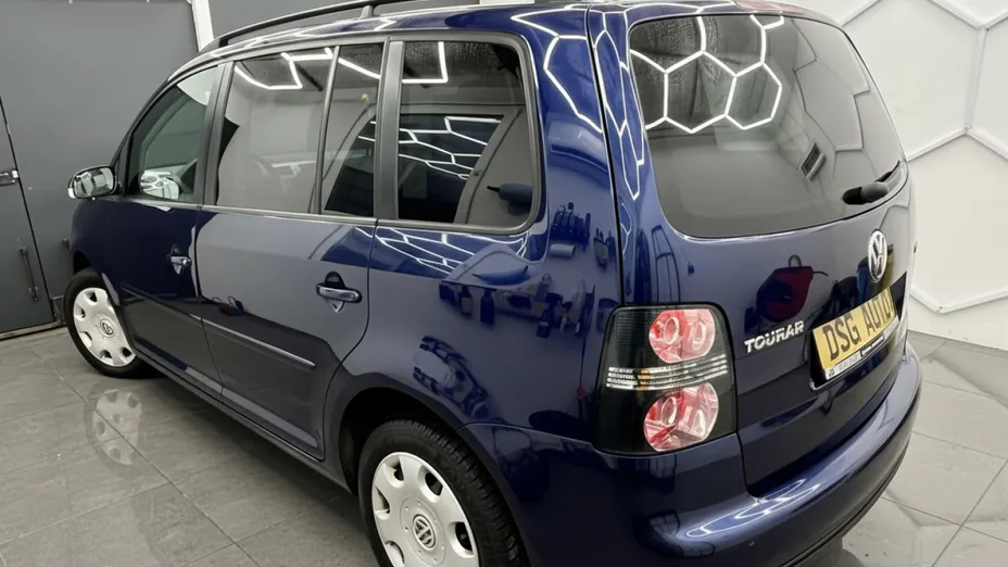 VOLKSWAGEN Touran -