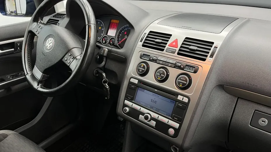 VOLKSWAGEN Touran -