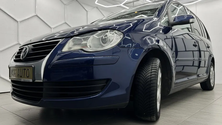 VOLKSWAGEN Touran -