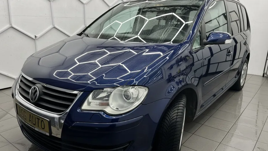 VOLKSWAGEN Touran -