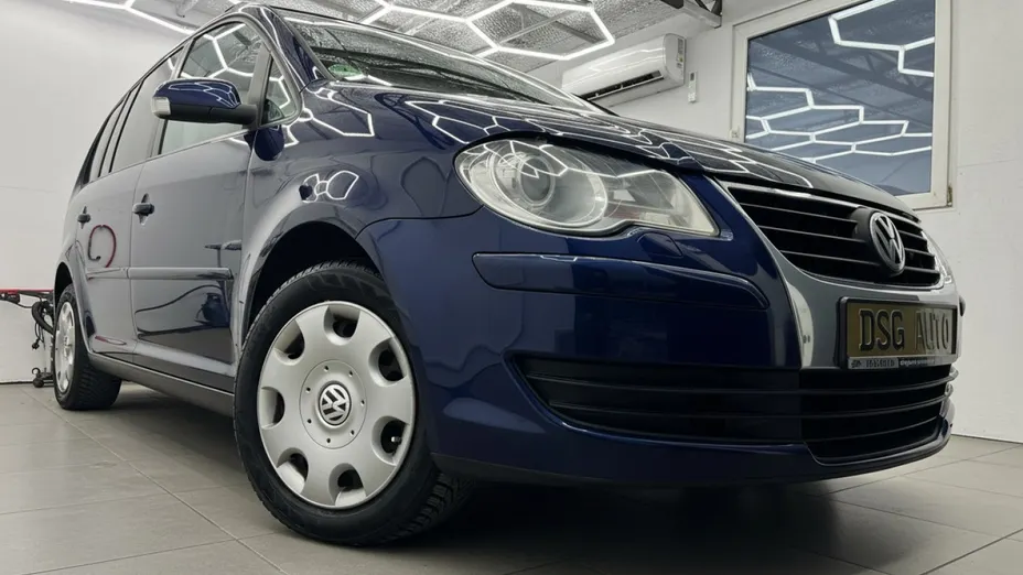 VOLKSWAGEN Touran -