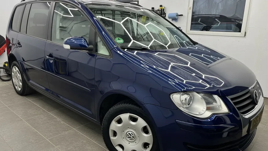 VOLKSWAGEN Touran -