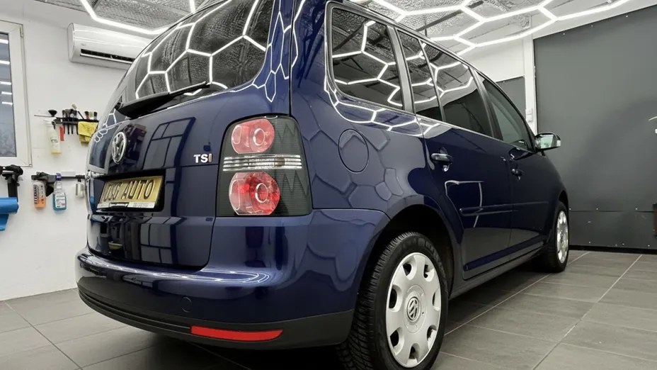 VOLKSWAGEN Touran -
