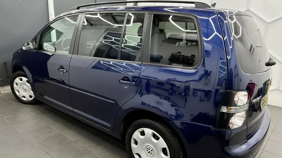 VOLKSWAGEN Touran -