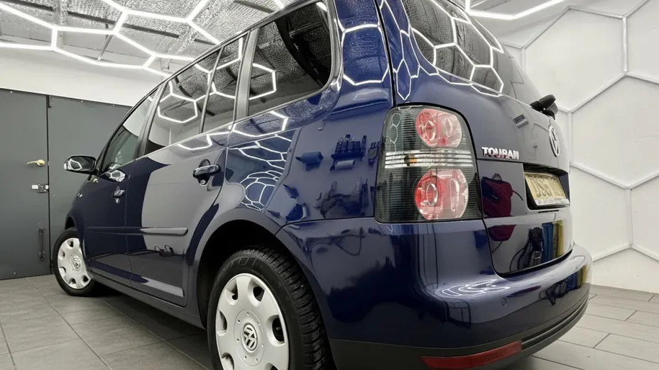 VOLKSWAGEN Touran -