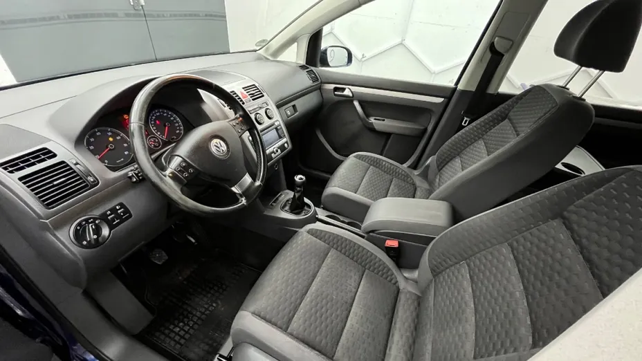 VOLKSWAGEN Touran -