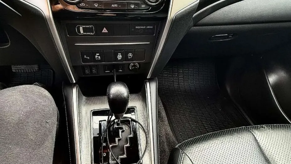 MITSUBISHI L 200 -