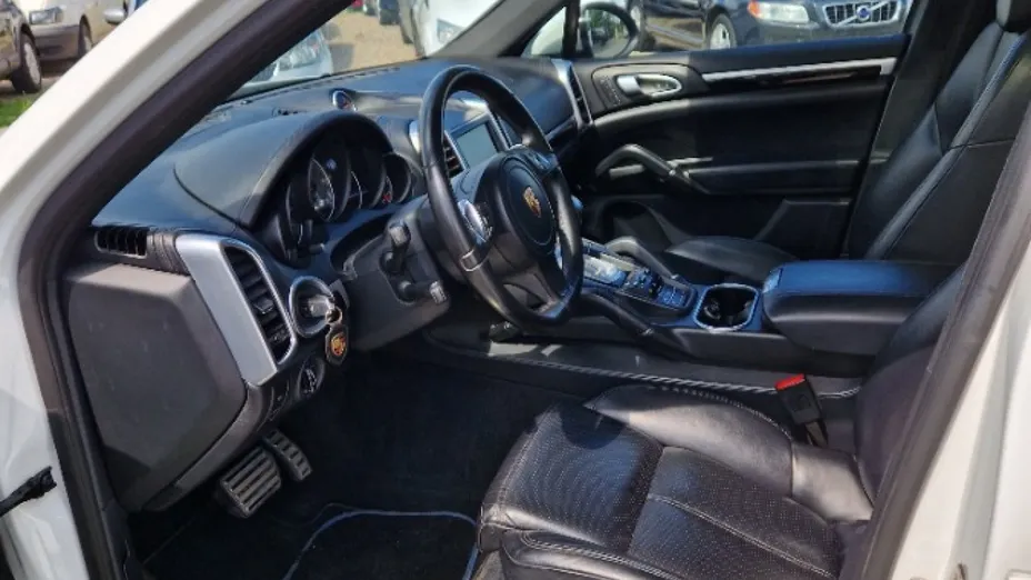 PORSCHE Cayenne -