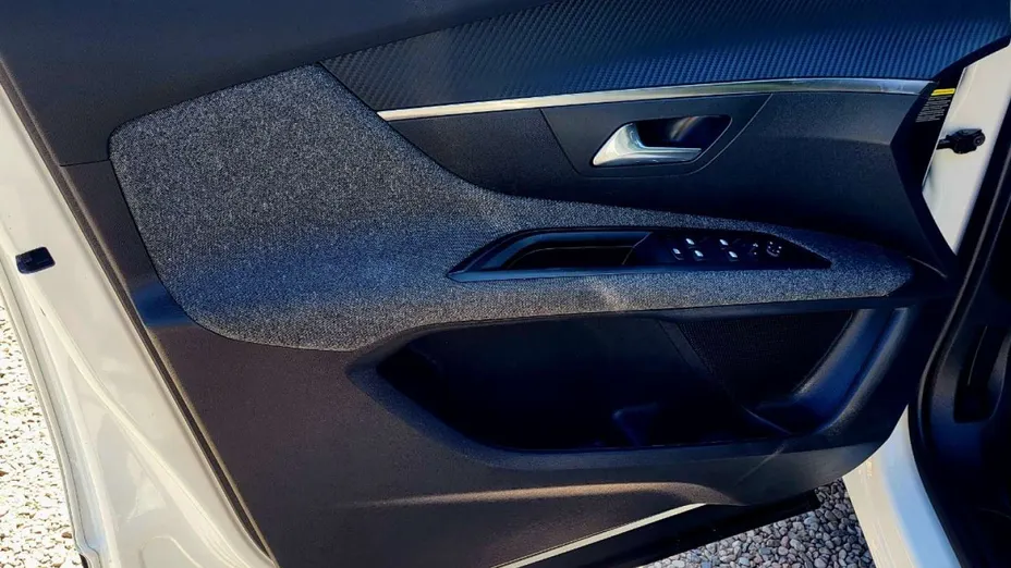 PEUGEOT 3008 -