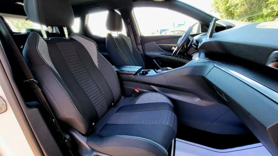 PEUGEOT 3008 -