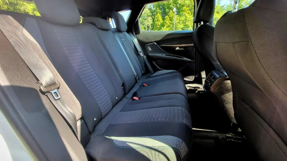 PEUGEOT 3008 -