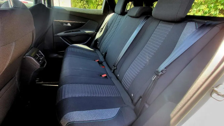 PEUGEOT 3008 -
