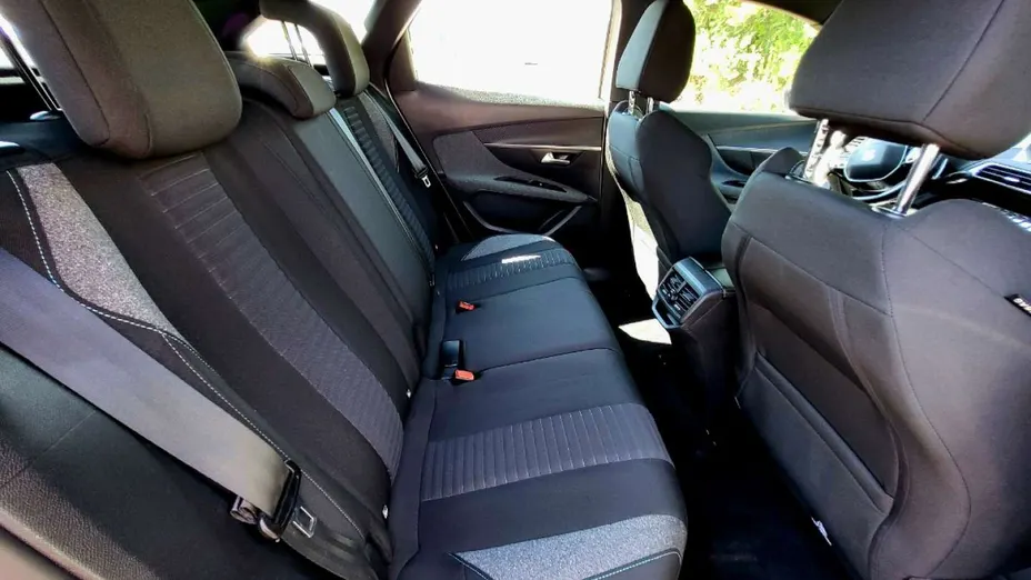 PEUGEOT 3008 -