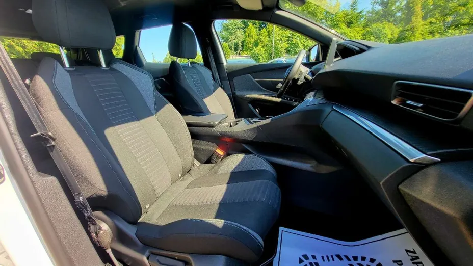 PEUGEOT 3008 -