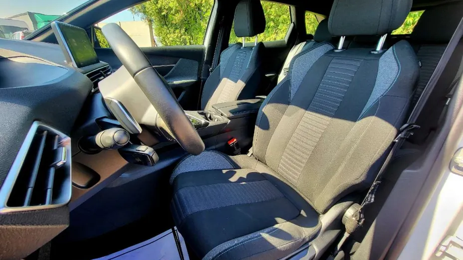 PEUGEOT 3008 -