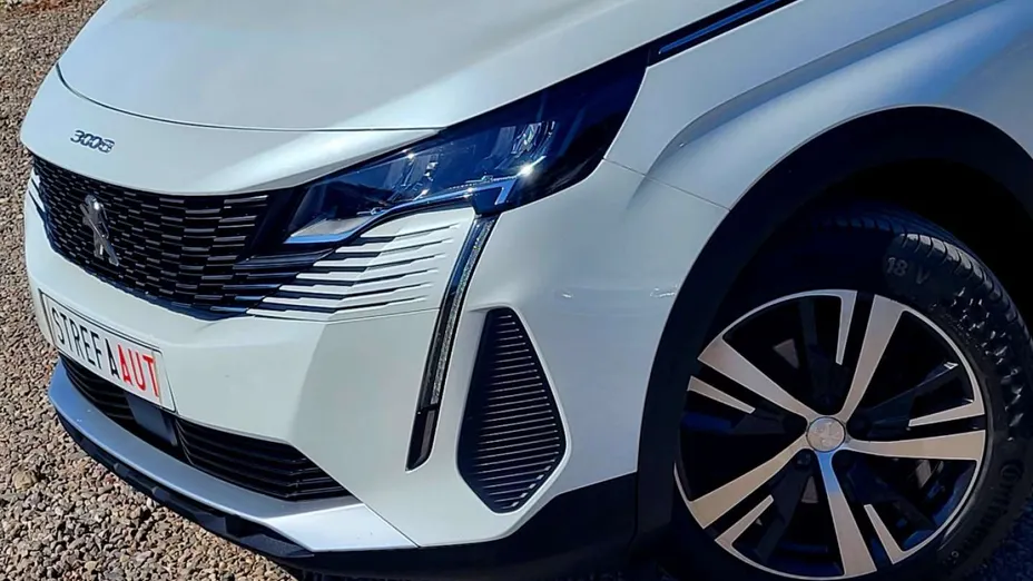 PEUGEOT 3008 -