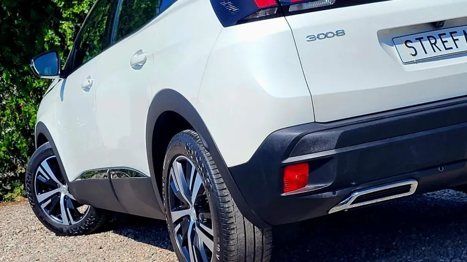 PEUGEOT 3008 -