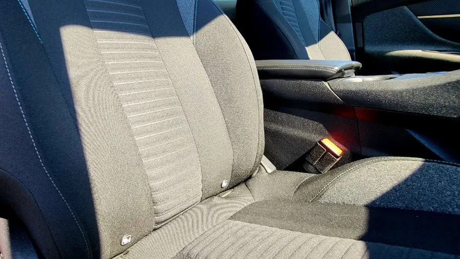 PEUGEOT 3008 -