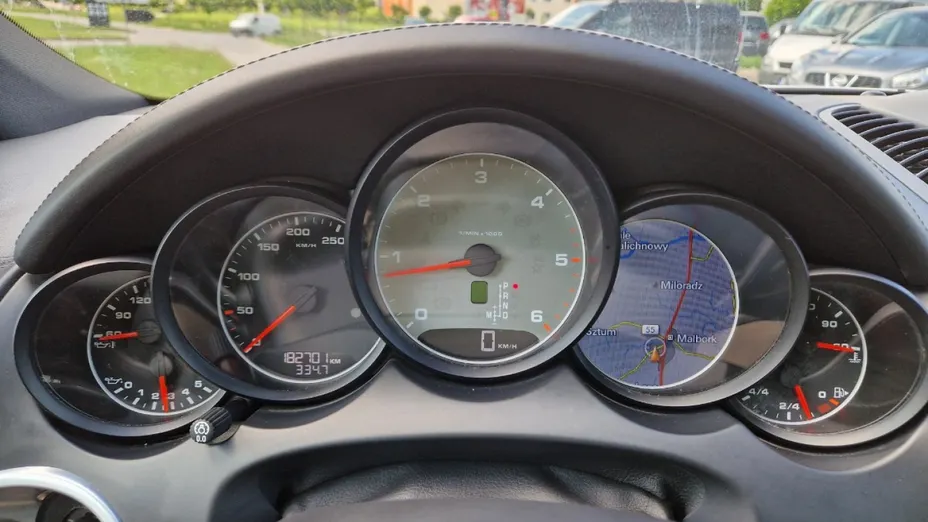 PORSCHE Cayenne -