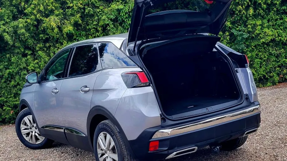 PEUGEOT 3008 -