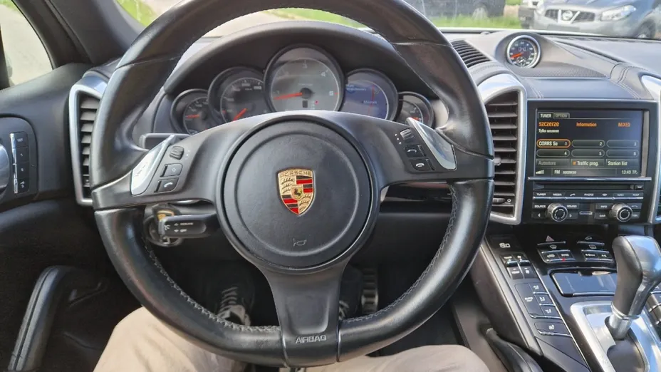 PORSCHE Cayenne -