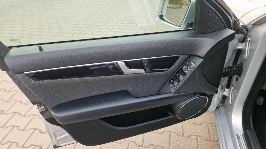 MERCEDES-BENZ C Klasa -