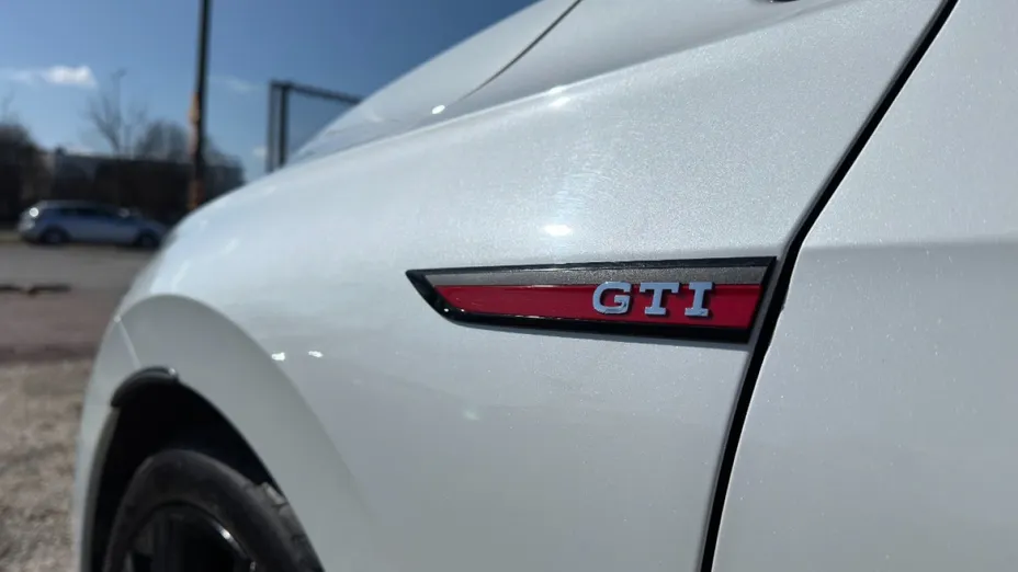 VOLKSWAGEN Golf -