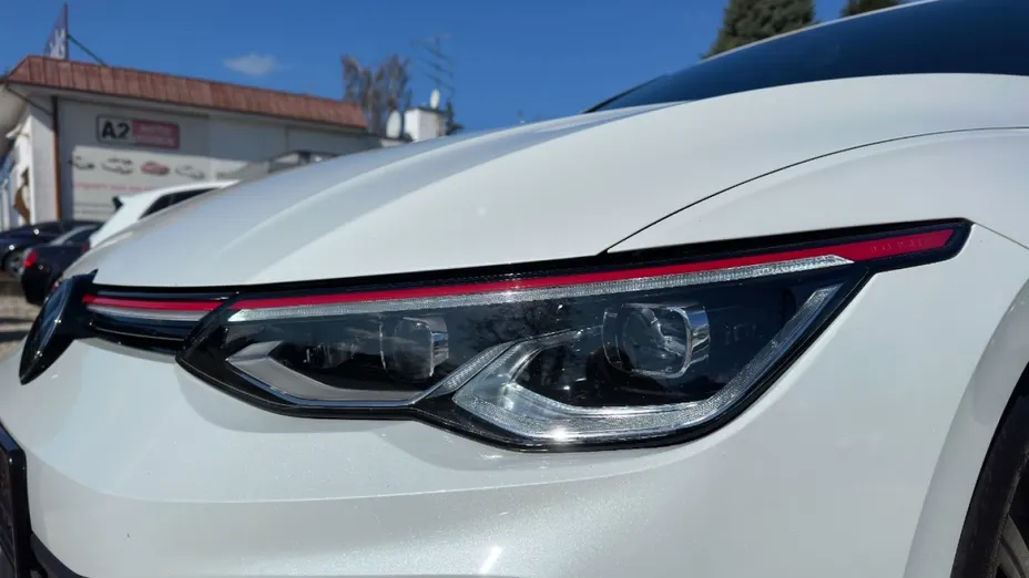 VOLKSWAGEN Golf -