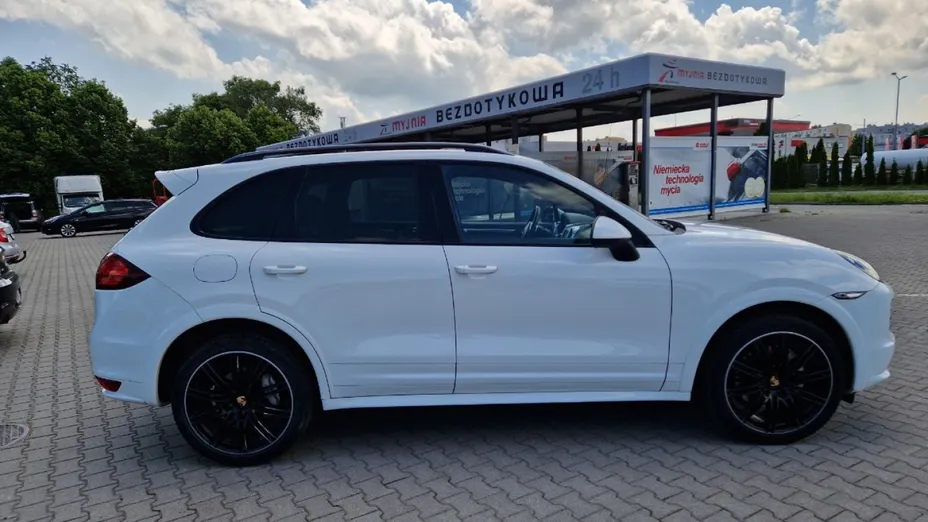 PORSCHE Cayenne -