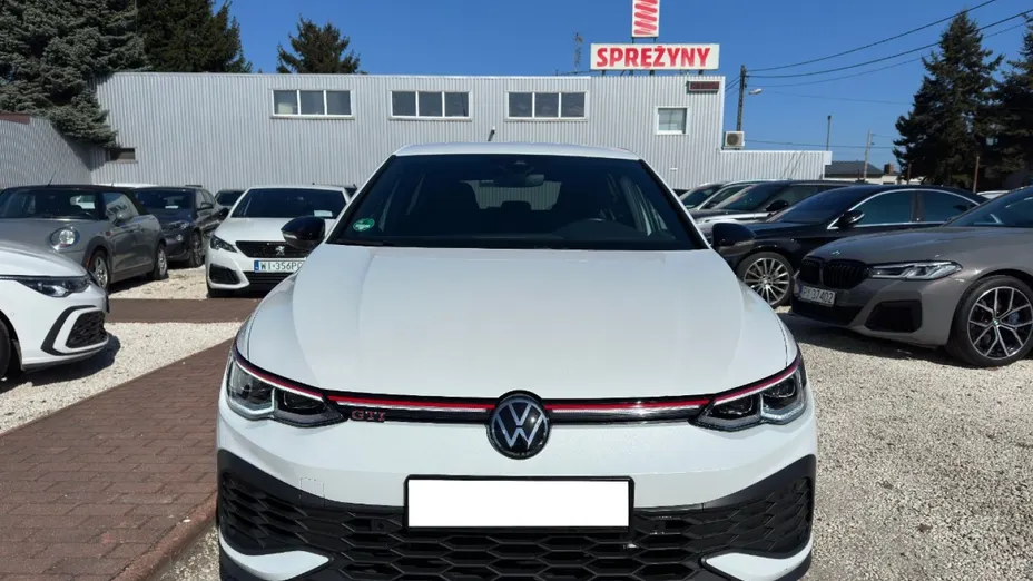 VOLKSWAGEN Golf -
