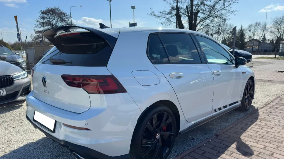 VOLKSWAGEN Golf -