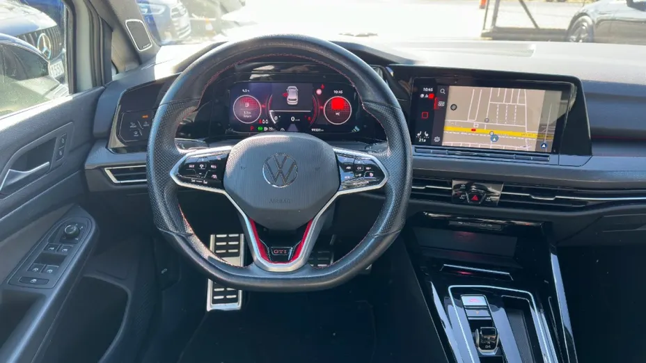 VOLKSWAGEN Golf -
