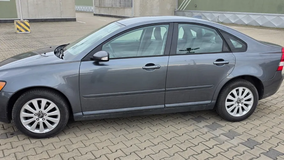 VOLVO S40 -