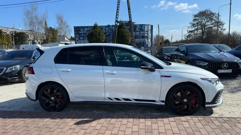 VOLKSWAGEN Golf -