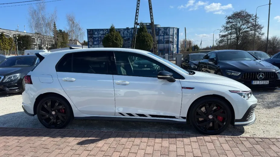 VOLKSWAGEN Golf -