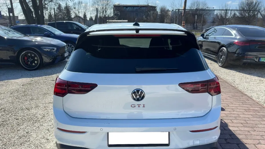 VOLKSWAGEN Golf -