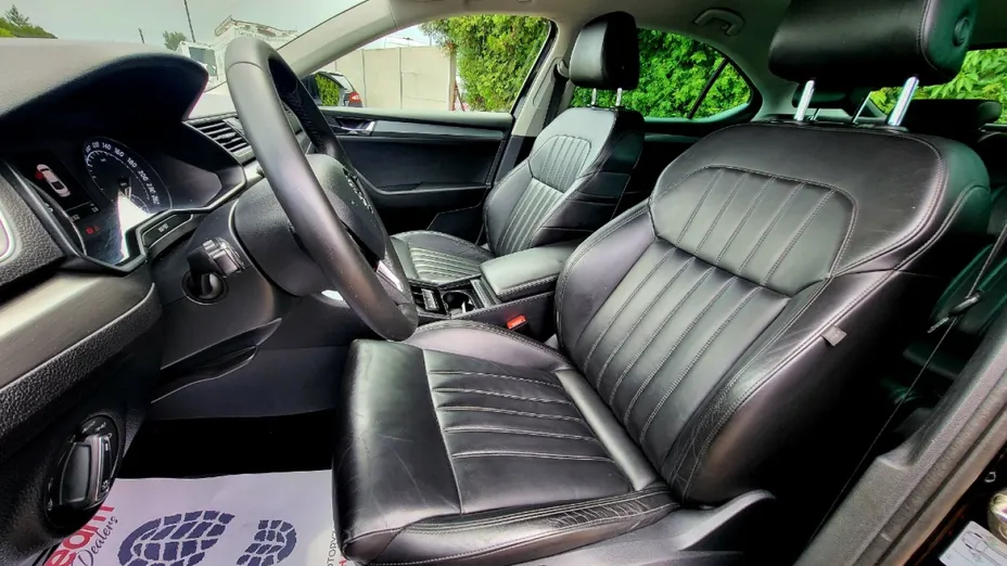 SKODA Superb -