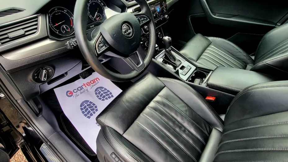 SKODA Superb -