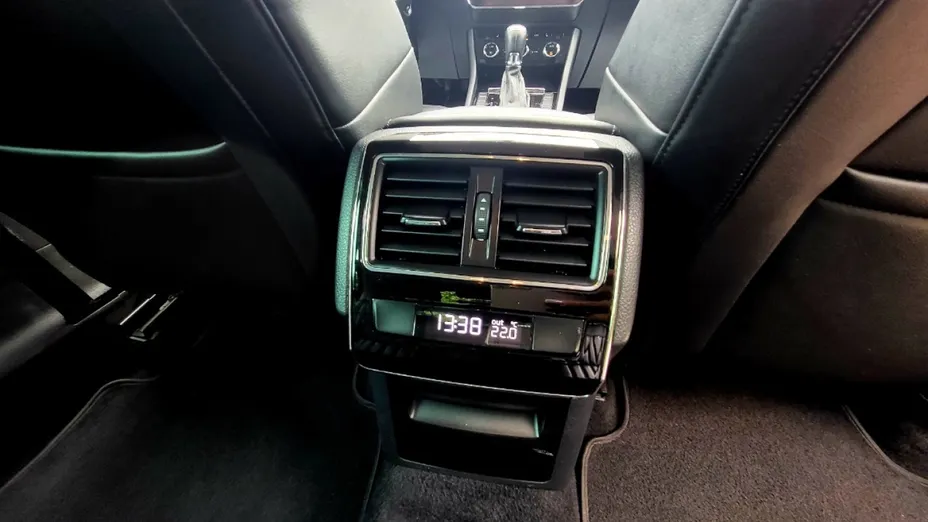 SKODA Superb -