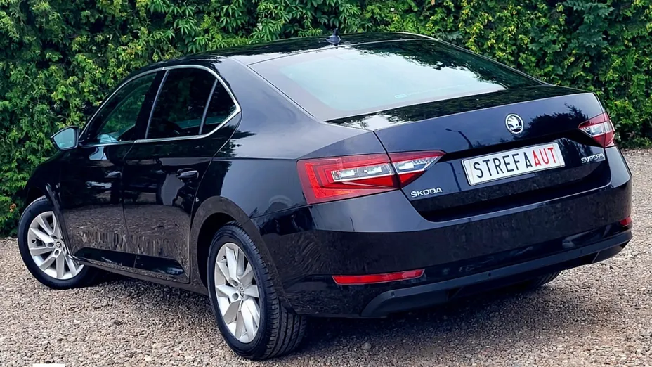 SKODA Superb -