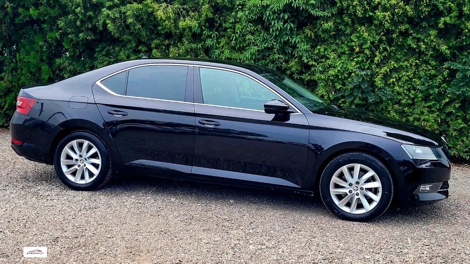 SKODA Superb -